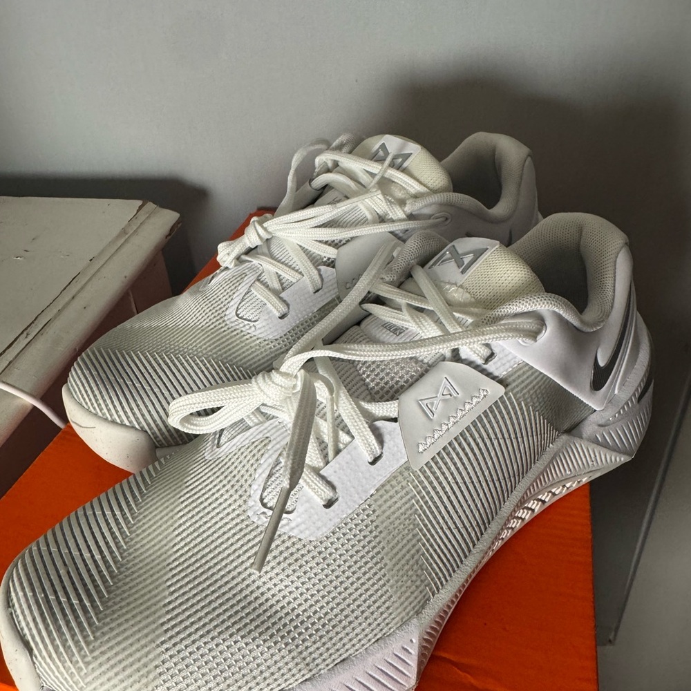 Women’s Nike Metcon 10 - Picture 2 of 5